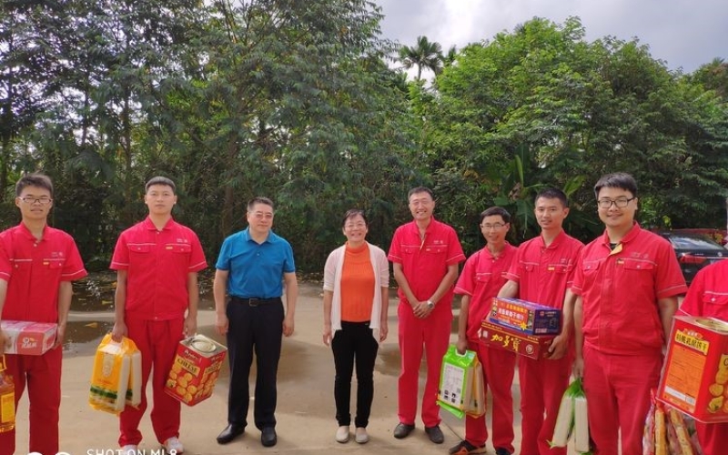 海南发控总司理谢京一行对红岭灌区工程重兴分干 施工职员举行春节慰问及质量清静检查