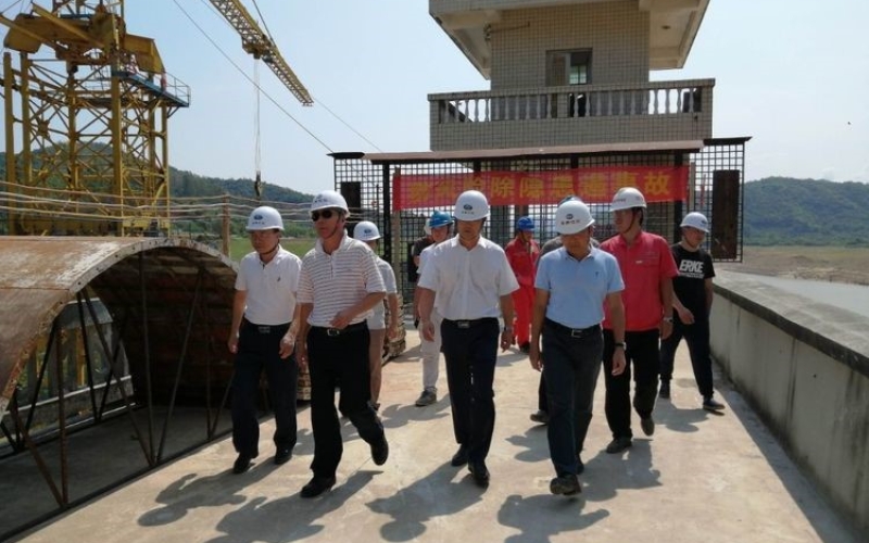 海南控股副总司理吴卫彬一行对陀兴水库改扩建工程开展2019年第三季度 清静生产检查与审核