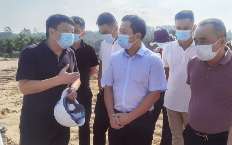 屯昌县政府调研迈湾水利枢纽工程移民安顿点建设事情