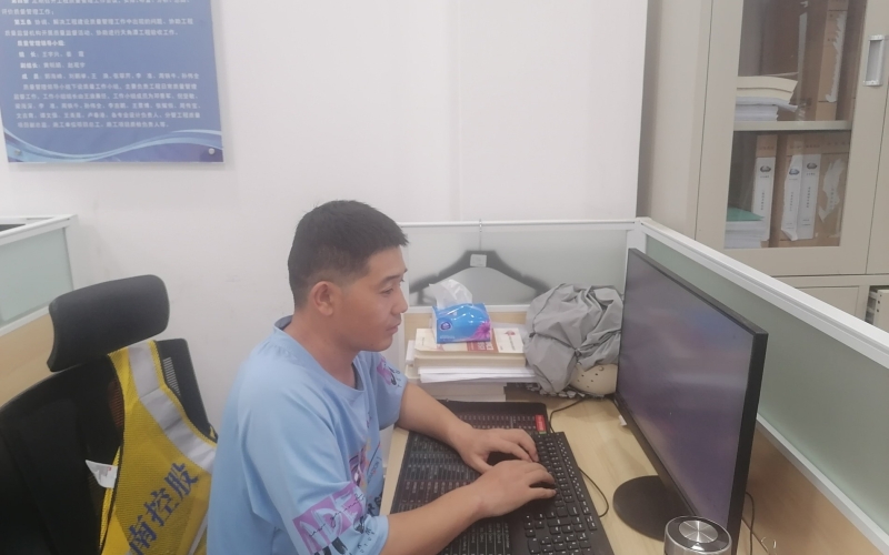 奋进自贸港 献礼二十大（二）|天角潭项目“最红”的斗争者----李吉鹏