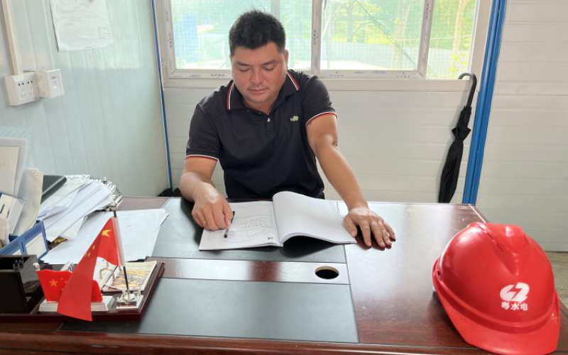 奋进自贸港 献礼二十大（四）| 党旗引领，，，，赓续前行——温海添