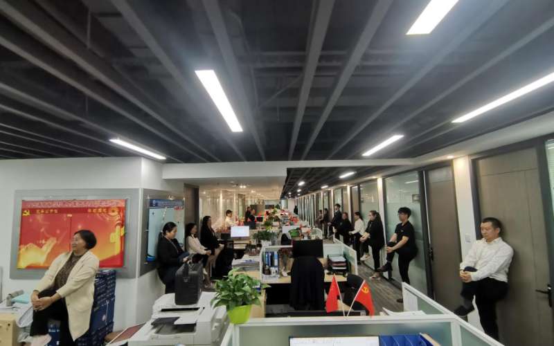康健生涯，，，，，，，快乐事情——70net永乐高集团组织开展工间操活动