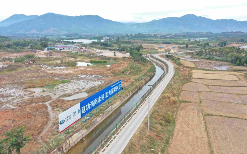水流潺潺浇灌“种子摇篮”，，，，这个水利工程将水源直接送到南繁基地的田间地头