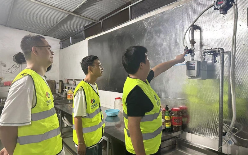 织密防护网，，，，，，，，把好清静关 ------70net永乐高集团在建项目开展生涯营地清静用气专项检查